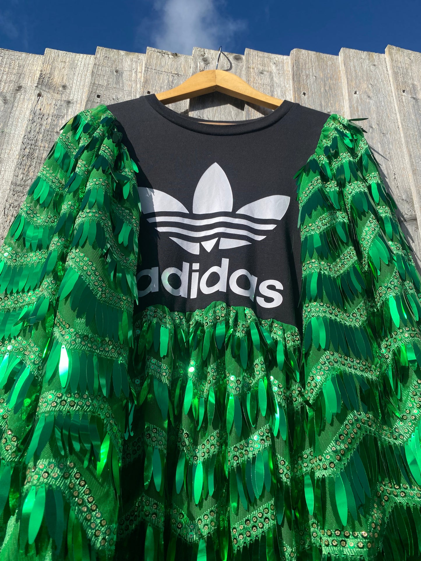 ‘Witchy Fingers’