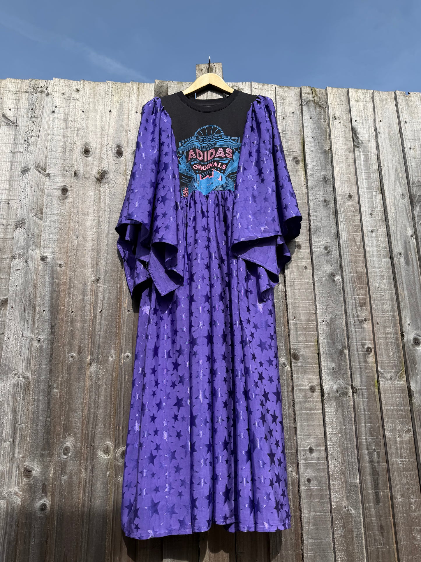 ‘Super Star Priestess’