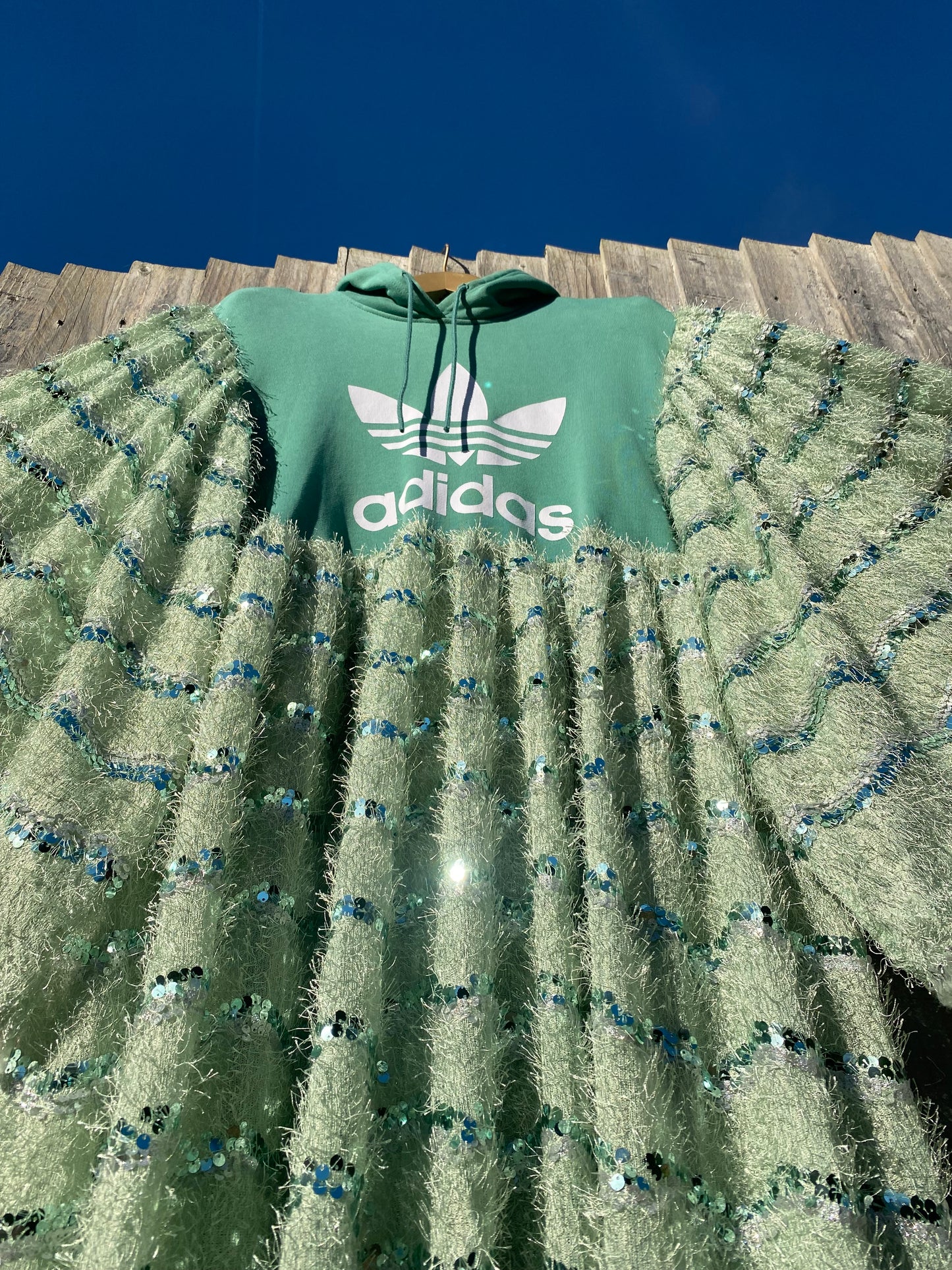 ‘Sparkle Fluff Magnet’