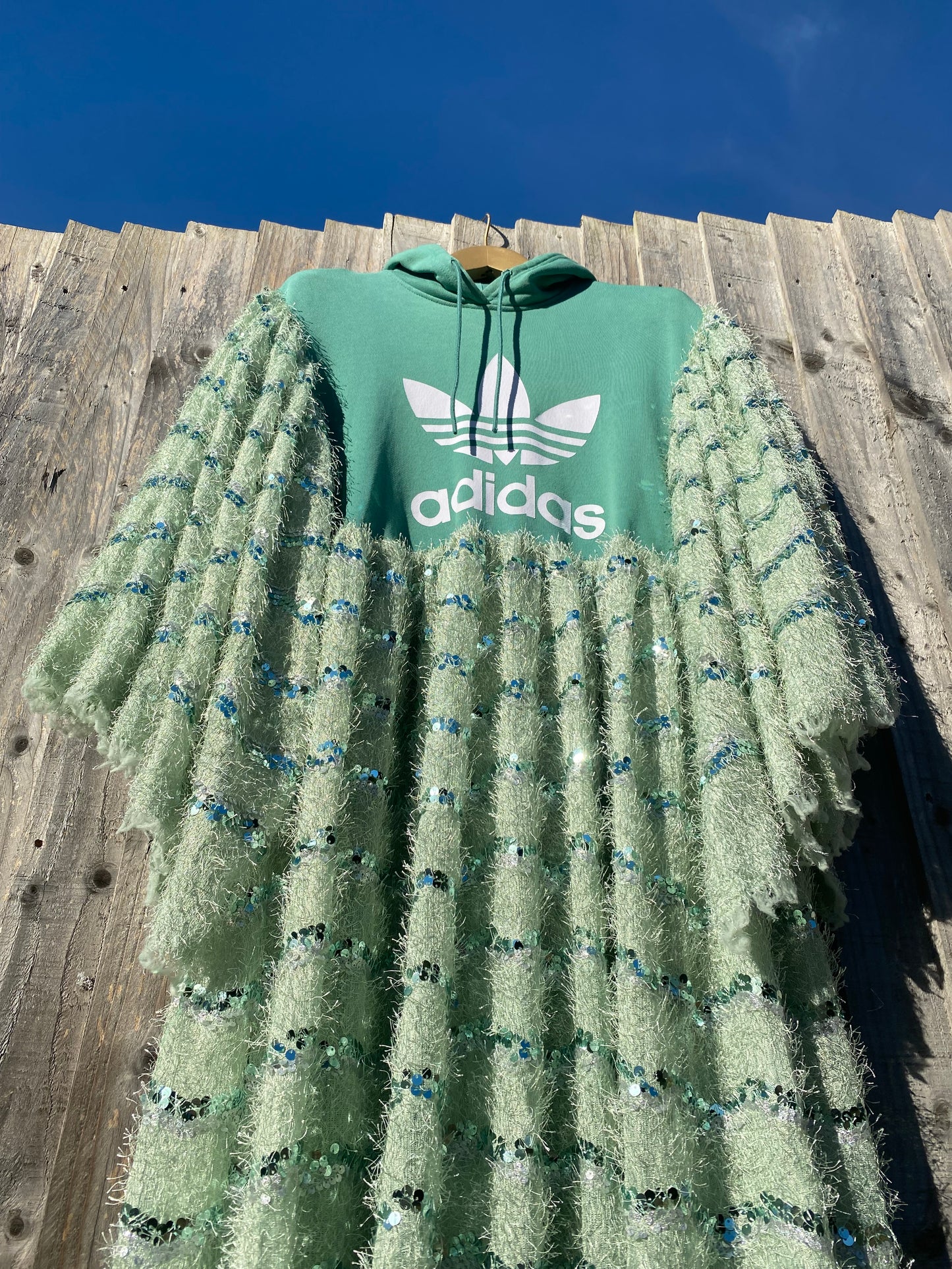 ‘Sparkle Fluff Magnet’